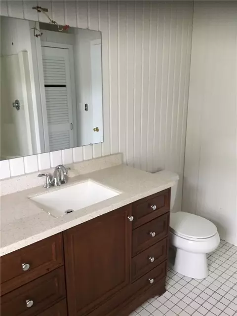 Bath - 506 Killingly St, Johnston, RI 02919 photo 2 of 4