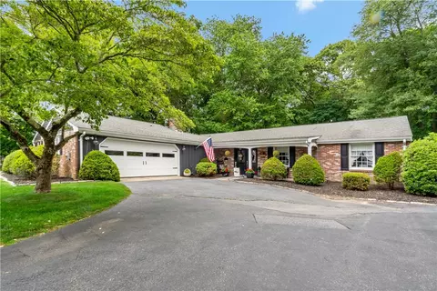 6 Chester Ave, Bristol, RI 02809