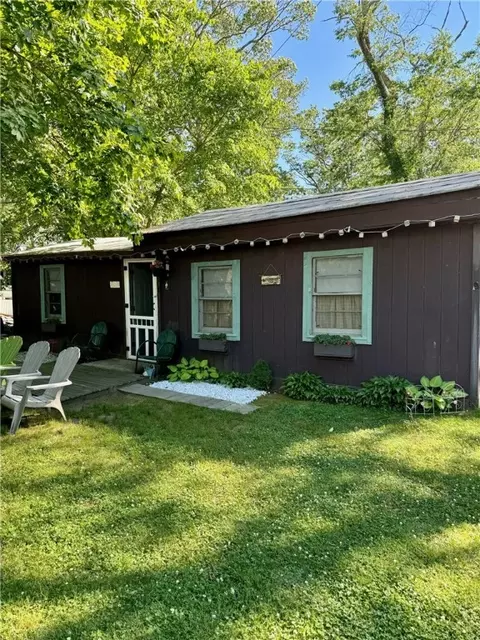 8 Long Meadow Dr, Glocester, RI 02814