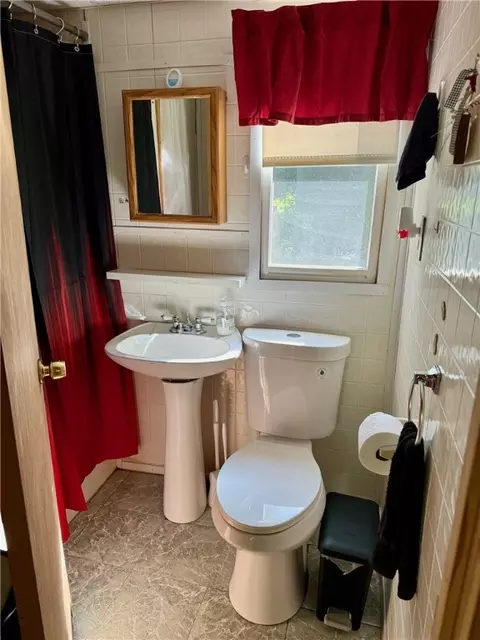 Bath - 8 Long Meadow Dr, Glocester, RI 02814 photo 1 of 1
