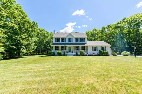 172 Dover Ln, Richmond, RI 02812