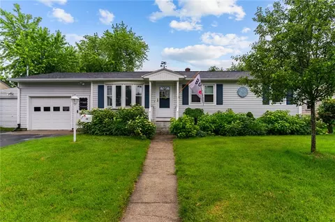 24 Apollo St, Warwick, RI 02888