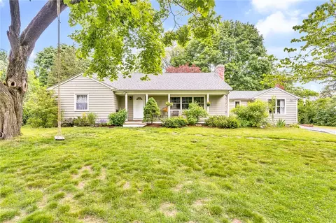 25 Stanhope Dr, Barrington, RI 02806