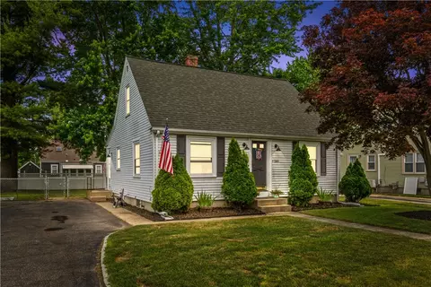 189 Hillard Ave, Warwick, RI 02886