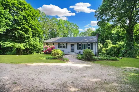 57 Pequot Trl, Pawcatuck, CT 06379
