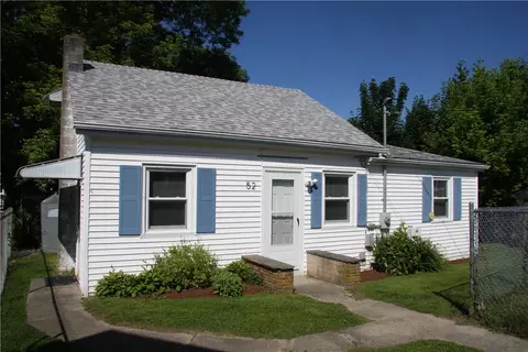 52 Cedar Ave, Portsmouth, RI 02871