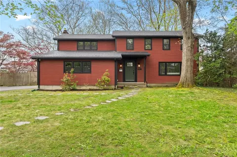 5 Palisade Ln, Barrington, RI 02806