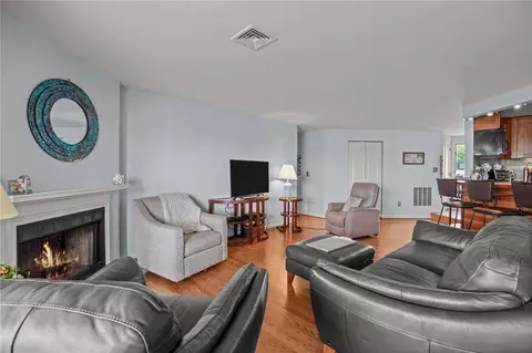 Living - 700 Shore Dr #602, Fall River, MA 02721 photo 2 of 3