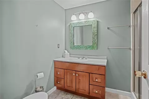 Bath - 700 Shore Dr #602, Fall River, MA 02721 photo 1 of 2