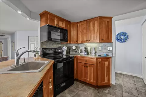 Kitchen - 700 Shore Dr #602, Fall River, MA 02721 photo 2 of 2