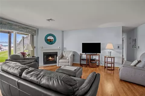 Living - 700 Shore Dr #602, Fall River, MA 02721 photo 3 of 3