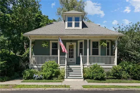 518 Sharon St, Providence, RI 02908