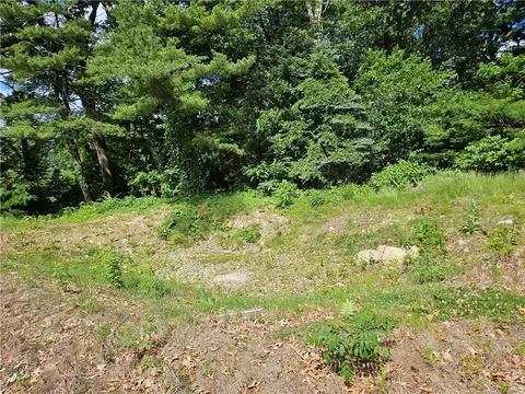 411 Harris Rd, Smithfield, RI 02917