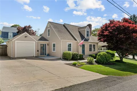 9 Pocasset Ave, Tiverton, RI 02878