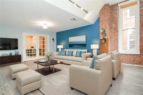 2 School St #222, Lincoln, RI 02865