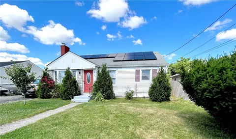 290 Newport Ave, Pawtucket, RI 02861