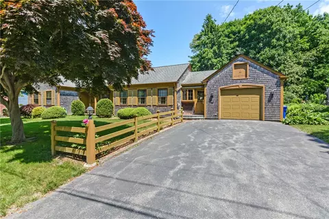 21 Barden Ln, Warren, RI 02885