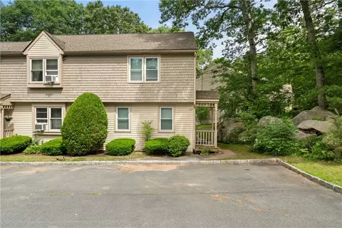 137 Fairway Dr, Coventry, RI 02816