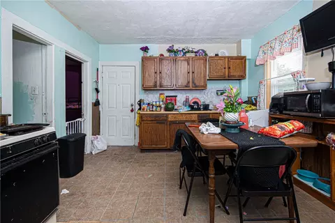 130 E School St, Woonsocket, RI 02895 photo 9