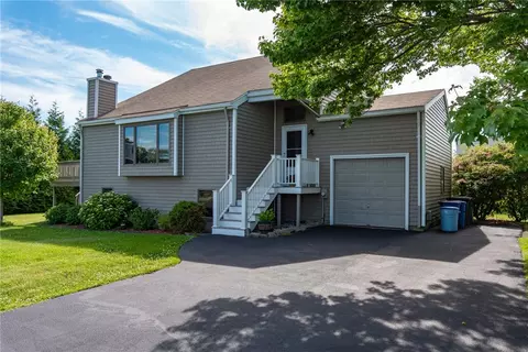 49 White Swan Dr, Narragansett, RI 02882