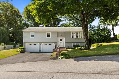 84 Cindy Ln, Warwick, RI 02886
