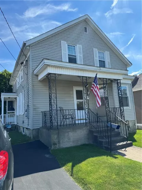 241 Judson St, Tiverton, RI 02878