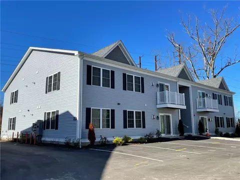 9 Gray Coach Ln #911, Cranston, RI 02921