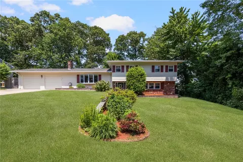 15 Laurel Ln, Cumberland, RI 02864