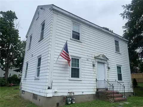 19 Admiral Kalbfus Rd, Newport, RI 02840