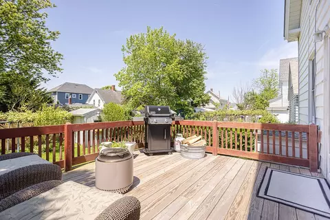 Exterior - 15 Monroe Ave, Bristol, RI 02809 photo 3 of 8