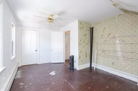 Bedroom - 15 Monroe Ave, Bristol, RI 02809 photo 6 of 9