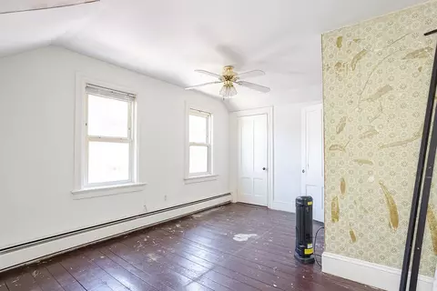 Bedroom - 15 Monroe Ave, Bristol, RI 02809 photo 5 of 9
