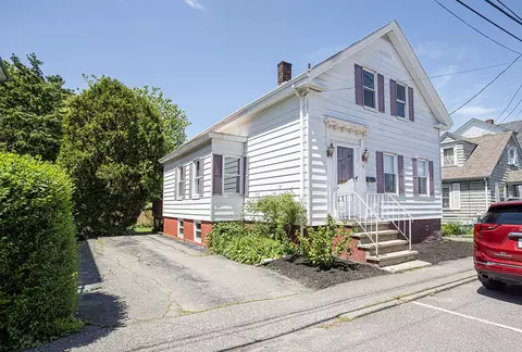 15 Monroe Ave, Bristol, RI 02809