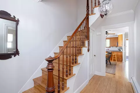 Entry Way - 15 Monroe Ave, Bristol, RI 02809 photo 3 of 6