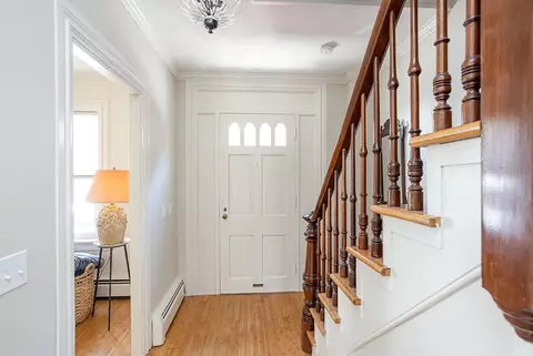Entry Way - 15 Monroe Ave, Bristol, RI 02809 photo 5 of 6
