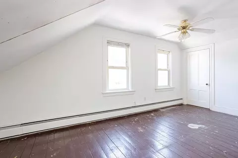 Bedroom - 15 Monroe Ave, Bristol, RI 02809 photo 4 of 9
