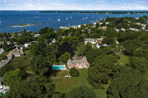 4 Wood St, Bristol, RI 02809