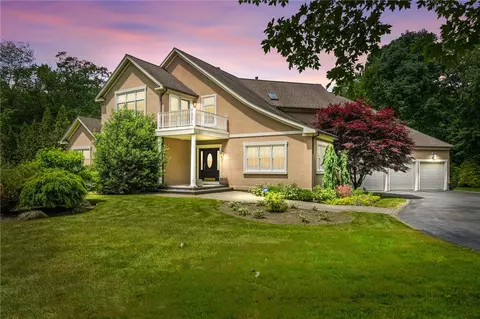 121 Crest Dr, Cranston, RI 02921