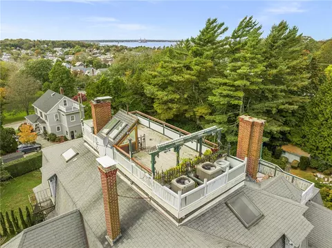 6 Howe Ave #7, Newport, RI 02840