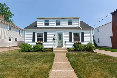 402 Vine St, Pawtucket, RI 02861