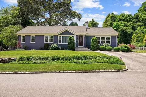 25 Shady Glen Dr, East Greenwich, RI 02818