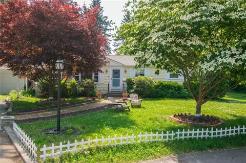 1 Coddington Ct, East Greenwich, RI 02818