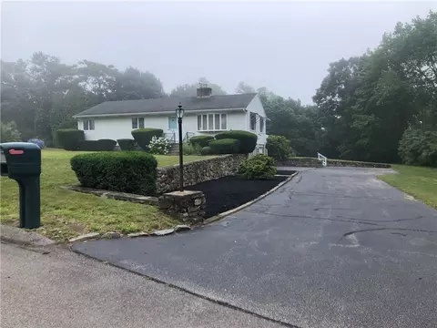 21 Hillview Dr, Westerly, RI 02891