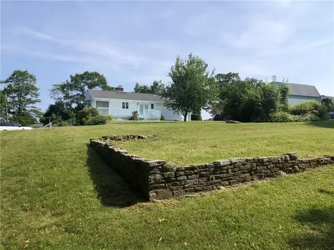 21 Hillview Dr, Westerly, RI 02891 photo 4