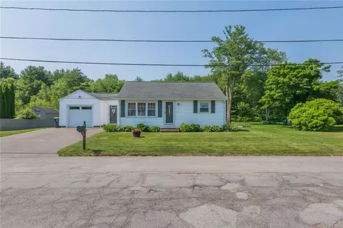 7 Garden Ave, Smithfield, RI 02828