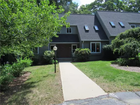 125 Smith Ave #1E, Greenville, RI 02828