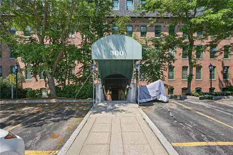 300 Front St #514, Pawtucket, RI 02860