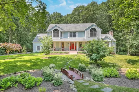 25 Greenwood Ln, Lincoln, RI 02865