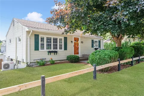 122 Fairfield Ave, Woonsocket, RI 02895