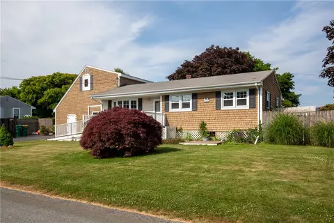 92 Stage Coach Rd, Portsmouth, RI 02871